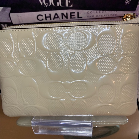 NWOT Coach Cream Wristlet Bag - Picture 3 of 11